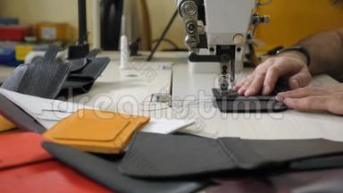 缝制皮革制品DIY<strong>手工</strong>制作，包，商务，工艺.. 小型私人皮革制造。 雕刻工<strong>坊</strong>